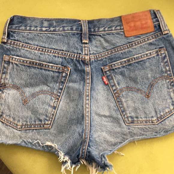 Levi’s shorts - Picture 3 of 3